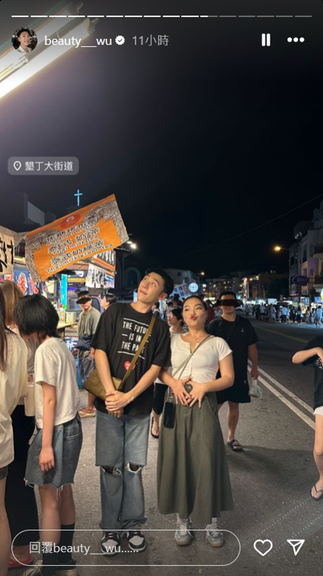 网红小吴和友人走访垦丁大街，人潮不算少。（图／IG@beauty___wu）