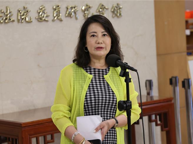 民进党立院党团干事长吴思瑶批评，蓝白果然是哥俩好一对宝，也都不学好，要为难司法院预算对大法官下手，修宪不应当拿来挟怨报復或是先射箭再画把的政治行为。（本报资料照片／姚志平摄）