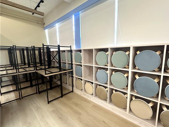 台東市豐榮國小將老舊的音樂教室改造為多元學習空間「藝次元」，可上各類藝文課程、更成為小型展演空間。（蔡旻妤攝）