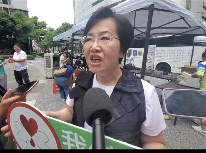 桃園市前市長鄭文燦涉貪遭起訴並以2800萬元交保，外界關注他後續動向，民進黨桃園市黨部主委黃傅淑香說，不會和鄭聯繫，要讓他去沉澱並為自己的清白辯護。(呂筱蟬攝)