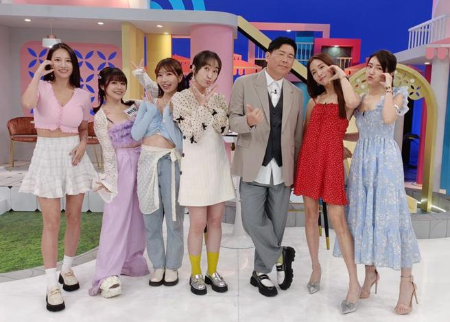 林采緹（左起）、林吟蔚、麻由、巴鈺、曾國城、潘映竹、郭亞棠分享抓出軌經驗。（緯來提供）