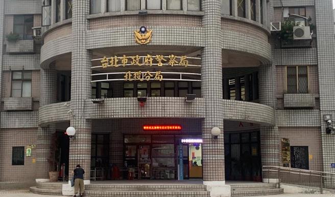 北投警分局侦查队锺姓警员利用警政知识联网查询同分局女警个人资料，日前遭士林地检署搜索。（资料照）