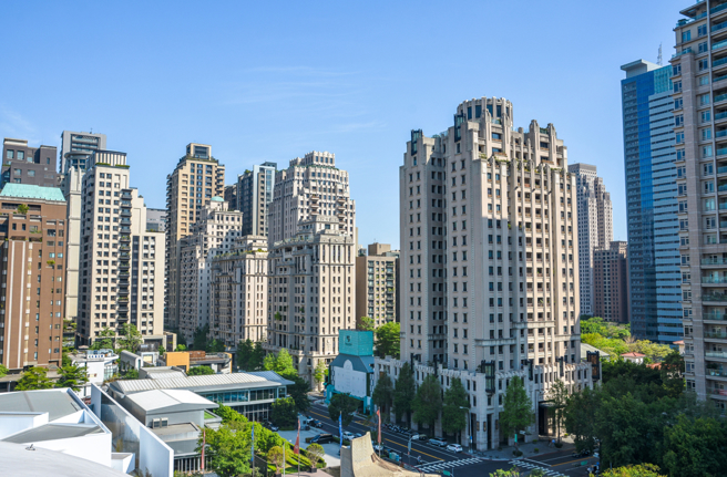 社區公告住戶使用大廳沙發區限1.5小時，引發住戶不滿。（示意圖，shutterstock／達志）