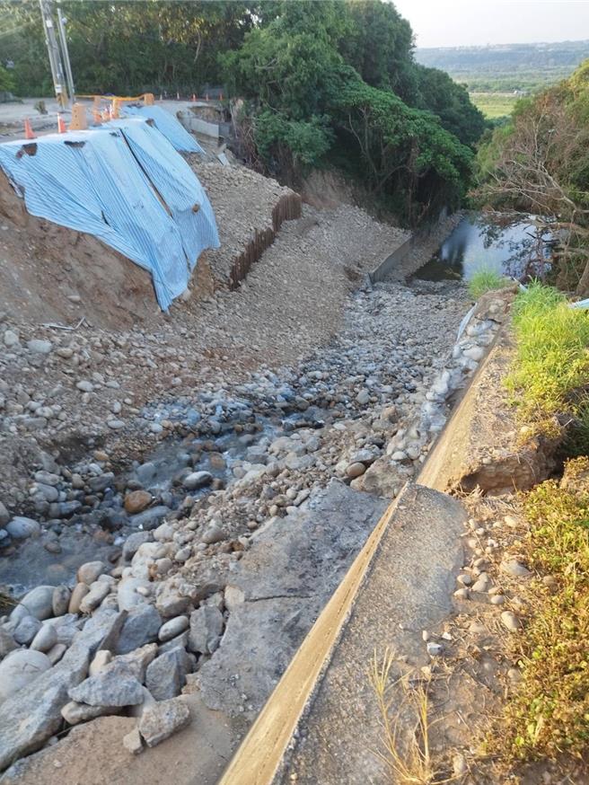 何欣純協助爭取中央補助4740萬元推動神岡區陽明橋重建。（何欣純國會辦公室提供／李京昇台中傳真）