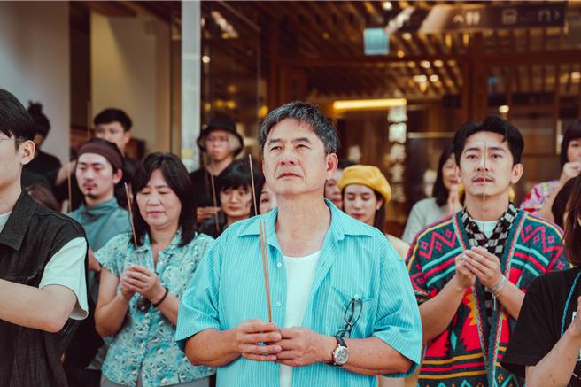 洪都拉斯带领眾人祈求表演顺利。（客家电视台提供）