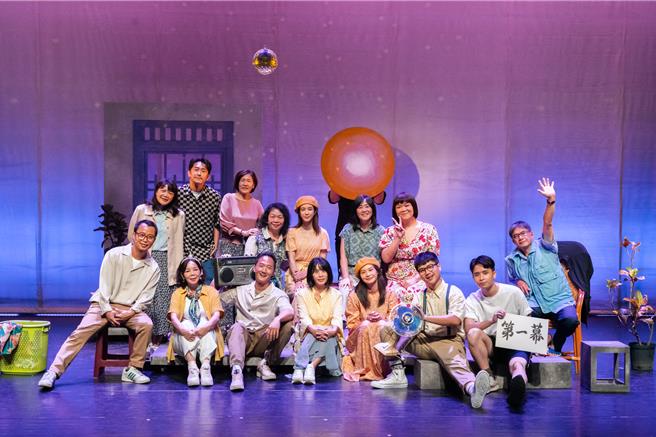 《天光》由驻村小队与狮潭乡民们一同完成。（客家电视台提供）