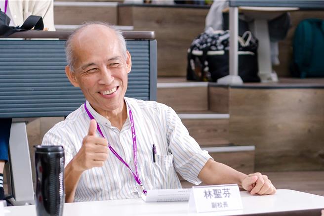 清大28日發文悼念前副校長林聖芬，也貼出他2019年出席企業領航營結業式的照片。（清大提供／王惠慧新竹傳真）