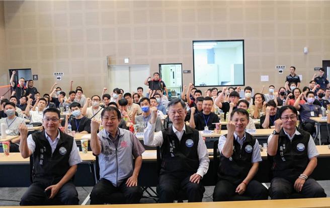 桃园首场替代役备役役男治安维护组训练于8月27、28日由芦竹警分局演训召集，此次共召训芦竹区辖内替代役备役役男59人全员到齐，到训率100％。（芦竹警分局提供）