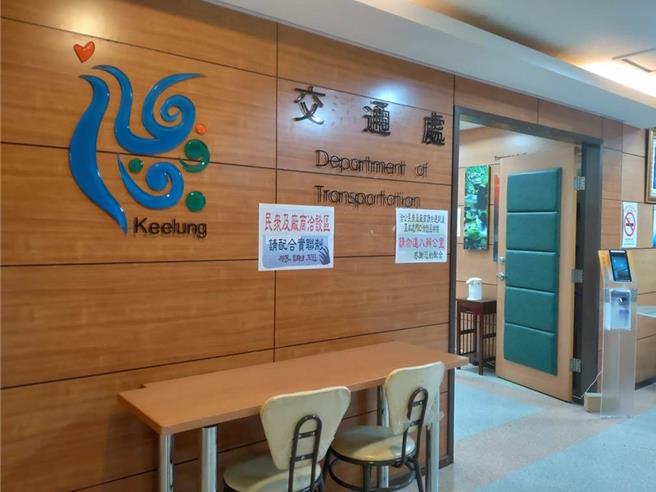 基隆地检署今（28）日侦结大日开发有限公司针对信二停车场及东岸停车场行贿市府官员案件，将被告包含大日公司苏姓负责人、前基市府交通处技正贺男等11人提起公诉。（张志康摄）