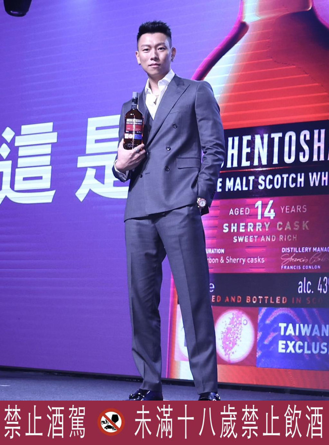 瘦子E.SO的女儿8月初才刚出生，昨日他接下欧肯威士忌代言人，抢两个女儿的奶粉钱。（陈俊吉摄）