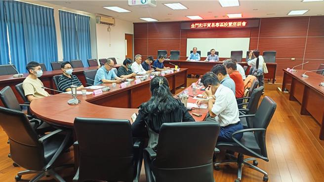 由金門縣政府委託金門大學辦理「金門貿易專區設置之可行性評估」，執行歷程已經進行至中後階段，今日邀請相關領域專家學者舉行座談會並提出建議。(圖／民眾提供)