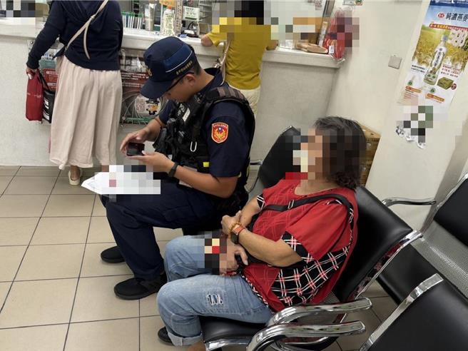 50岁刘姓女子疑遭爱情诈骗，到邮局匯款时，经警方劝阻，让他保住血汗钱。（太平警分局提供／冯惠宜台中传真）