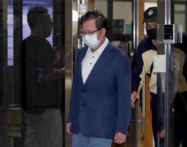 前桃园市长、海基会前董事长郑文灿28日被裁定2800万交保。（黄世麒摄）