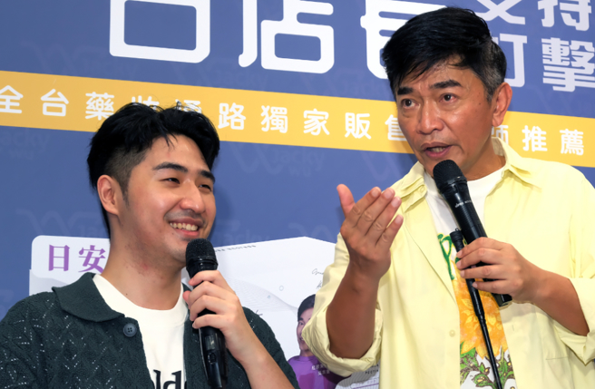 鹿希派（左）爆料爸爸吴宗宪把黑卡当成礼物送给三女儿。（图／中时资料照）