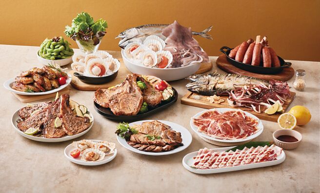 肉品專家台畜聯手台北寒舍艾美酒店探索廚房推出中秋烤肉，將無國界爐烤文化透過烤肉組帶進每個人家中，滿足饕客味蕾。圖／台畜提供