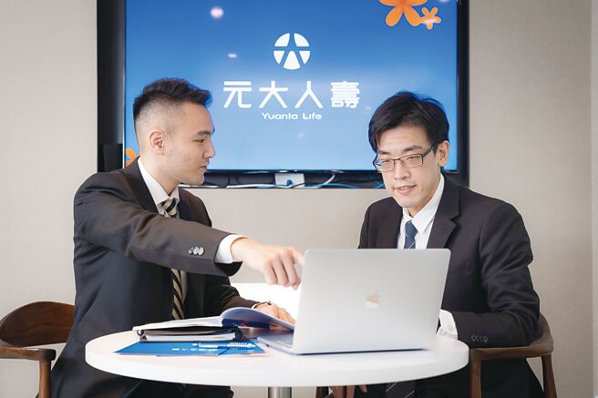 元大人壽推出新台幣計價「元大人壽元大金旺利率變動型終身壽險」，強調三大特色，避免匯率風險的同時，又能以穩健的方式累積資產，及滿足個人退休規劃或子女教育金等中長期財務規劃需求。圖／元大人壽提供