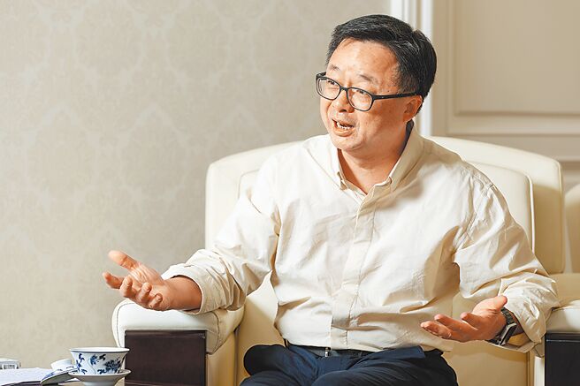 海基会副董事长兼秘书长罗文嘉，接受本报专访时表示，为因应大陆经济情势，海基会最近已为大陆台商与亚洲及世界台商建立交流管道。（邓博仁摄）