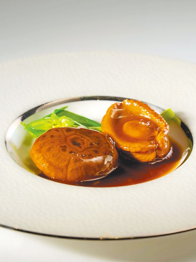 「頤宮」雙主廚之一的陳泰榮（早哥）轉戰到高雄「雋GEN」擔任廚藝總監，今年「雋GEN」成功摘下一星。（雋GEN提供）