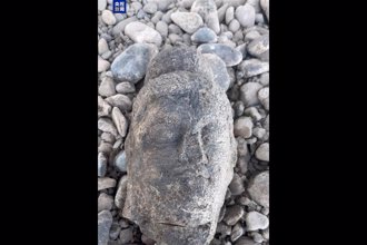 龍門石窟附近撿到佛頭 有鑿割痕跡