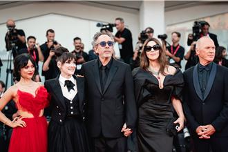 等36年完全值得！《陰間大法師》威尼斯影展首映「惡趣味獲好評」