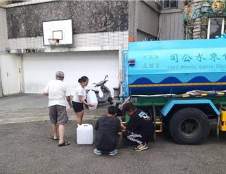 竹县大雅路破管害上千用户大停水 台水急派水车支援