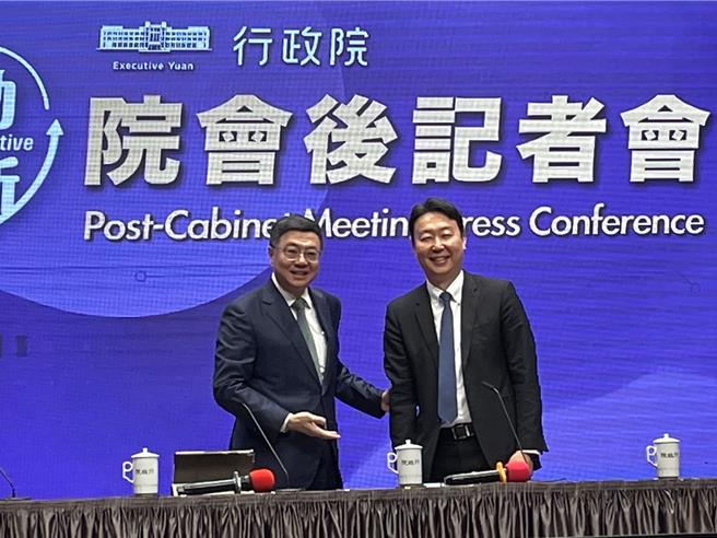 交通部长职位将由行政院发言人陈世凯接任，行政院长卓荣泰今正式宣布人事，他表示，总统跟他认为陈世凯是穷政治学习领域可担负工作的人，且部会重要的是知人善用，对业务的高效能管理，陈有足够能力和准备可以因应交通部非常多业务。（蔡雯如摄）