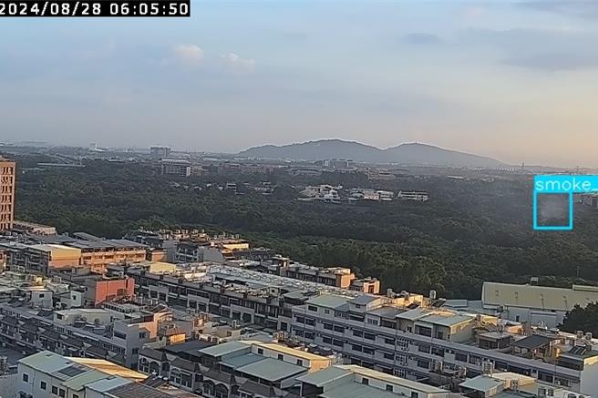环保局今年8月于露天燃烧好发热区设置4套露燃AI辨识系统，根据统计，AI辨识系统科技执法3天，已经掌握21起露天燃烧违法行为，环保局查明行为人后将依法告发。 （高市府环保局提供／洪浩轩高雄传真）