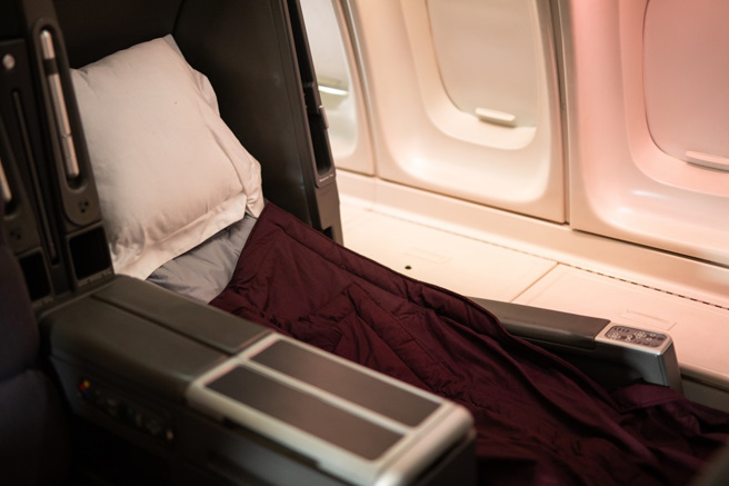 國外一名女子搭乘商務艙時，發現旁邊的男乘客竟在毛毯底下自慰，讓她感到噁心不已。（示意圖：Shutterstock／達志）