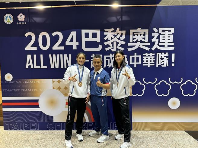 2024运动城市排行榜出炉，新竹市获「国手培育之都」，竹市拳击好手陈念琴（左）为成德高中基层训练站培训出身，勇夺巴黎奥运铜牌。（新竹市政府提供／王惠慧新竹传真）