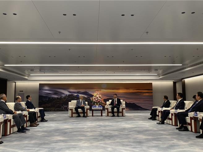 国民党副主席夏立言与大陆国台办主任宋涛会见。（文传会提供）