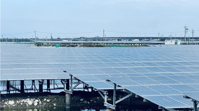 南市结合丰厚日照条件及光电完整产业链，全力推动屋顶型及地面型太阳光电。（本报资料照片）