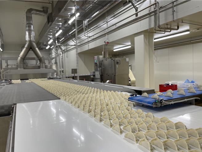 奇美食品于波兰罗兹厂熟水饺生产于本月正式量产成功，月产能2500万颗。(贸协提供)
