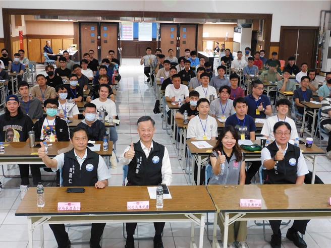 強化國土全民防衛韌性，讓替代役役男具備緊急救護、防空避難、治安維護及交通管制等民防等相關專業技能，桃園市平鎮、中壢警分局29日、30日辦理2024年替代役男治安維護組召集訓練，使替代役役男具備民防相關工作基本知識及執勤能力。（警方提供／廖姮玥桃園傳真）