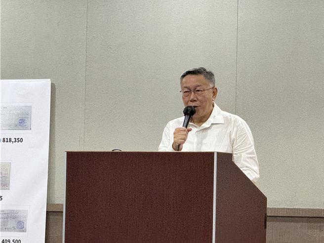 柯文哲表示，當初木可公司成立，是因為有很多家公司和他接洽，想販賣相關紀念品，他認為乾脆就找一家，統一授權處理，對他而言是「省麻煩」。（李奇叡攝）