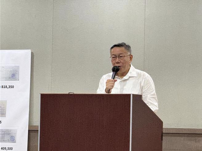 柯文哲29日在澄清記者會中表示，當初木可公司成立，是因為有很多家公司和他接洽，想販賣相關紀念品，他認為乾脆就找一家，統一授權處理，對他而言是「省麻煩」。（李奇叡攝）