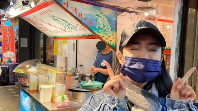 林依晨幽默回应「我的最爱是青蛙下蛋（珍珠、粉圆、波霸），绝对不是生青蛙」。（图／翻摄自微博 林依晨）