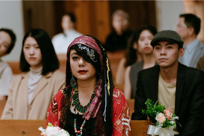 高慧君頂「吉普賽風」神秘裝扮，特別演出塔羅算命師「巧巧仙子」。（金禾創意提供）