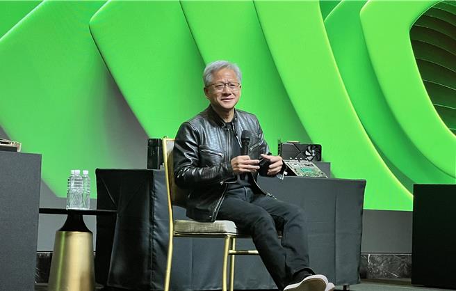 辉达29日清晨公布第2季财报、第3季财测，外界对于辉达抱持极高的期望，黄仁勋表示那太不可思议。（图／柳名耕摄）