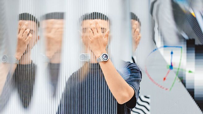 當代藝術家Felipe Pantone的作品風格融入色彩與動力學。（ZENITH提供）