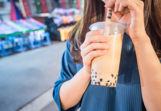 9月新制一次看 全台禁用塑膠杯 換護照可線上申請