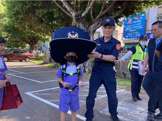 開學啦！台中市「護童專案」首上路 小萌娃戴大警帽超吸睛