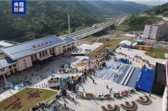 7小時變99分鐘！川青鐵路「成都至黃龍九寨」超近的  最新路段通車