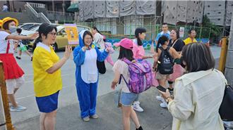 老師扮「多啦A夢」迎小一新生　基隆議長童子瑋讚成功國小蛻變