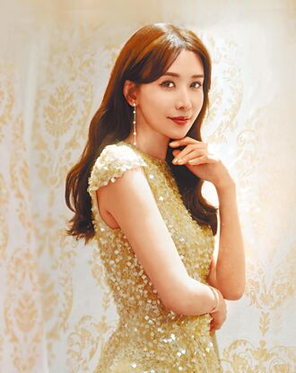 林志玲年曆雙封面 收錄公公畫作