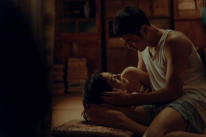 林嘉欣、阮經天在《愛情城事》中有多場情慾戲。（圖／華映提供）