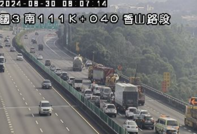 現場畫面。（圖 / 截自高速公路1968）
