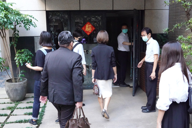 檢廉上午搜索柯文哲住處。(姚志平攝)