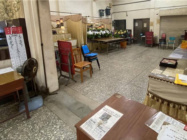 彰化县和美镇立殡仪馆使用长达37年，整修前硬体设备及线路老旧，小灵堂灯光昏暗，壁面陈旧。（和美镇公所提供／孙英哲彰化传真）