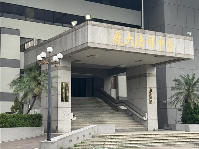  「指传媒」记者的林献元涉受「中共福建省委员会」官员指示，于去年10月至12月总统大选期间，委托自称「民调专家」的退休副教授苏云华捏造9波假民调案件，30日上午宣判。（本报资料照片）