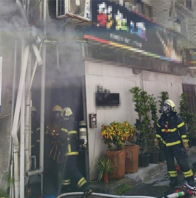 高雄市前金区1家第三性公关酒吧，昨（29日）中午发生火警。（翻摄照片／洪靖宜高雄传真）